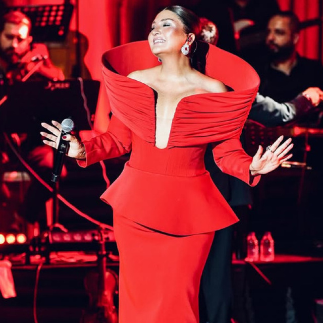 Sibel Can'ın kıyafetine yorum yağdı