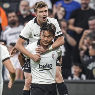 Kartal tura kanat çırptı!
