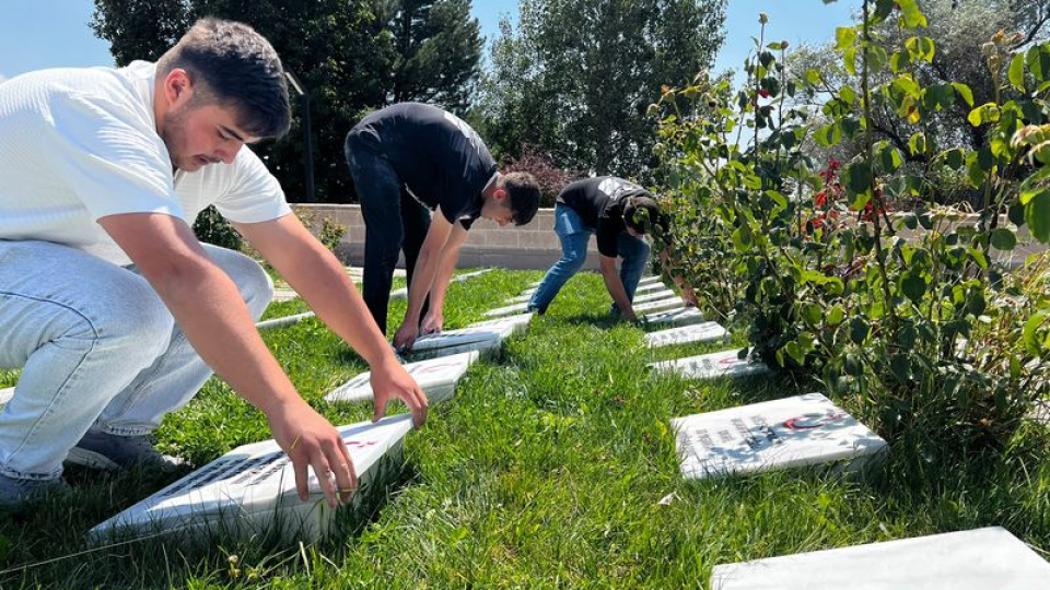 Öğrencilerden Dumlupınar Şehitliği'ne vefa