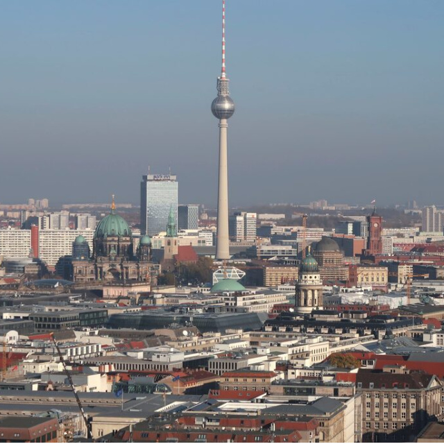 İddia: Berlin'de gizli silah deposu bulundu