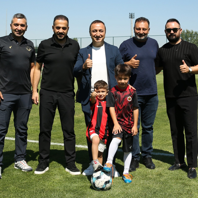 Minik Göktuğ’dan Gençlerbirliği’ne ziyaret
