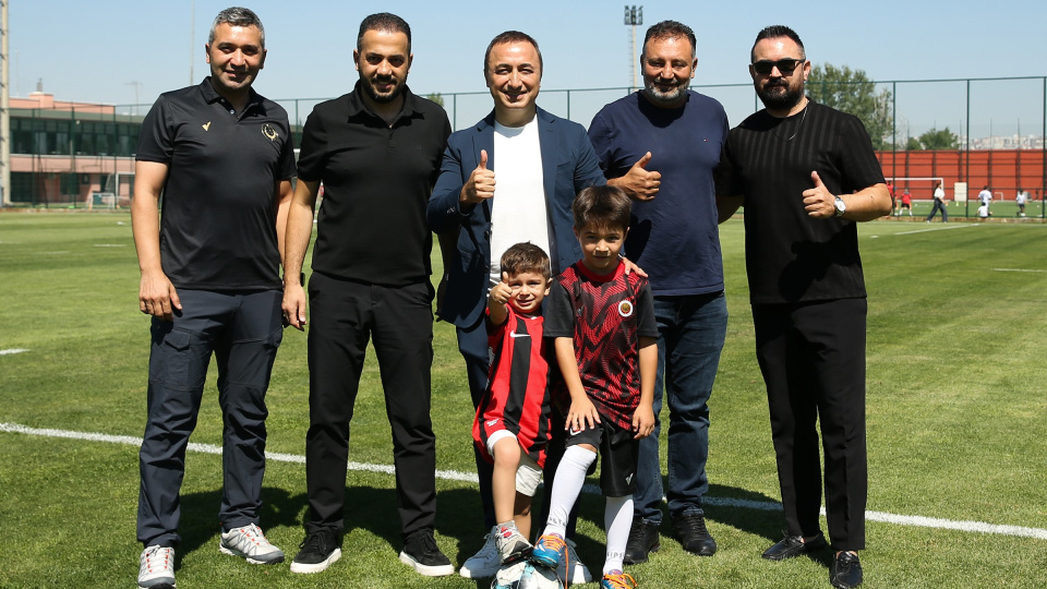 Minik Göktuğ'dan Gençlerbirliği'ne ziyaret