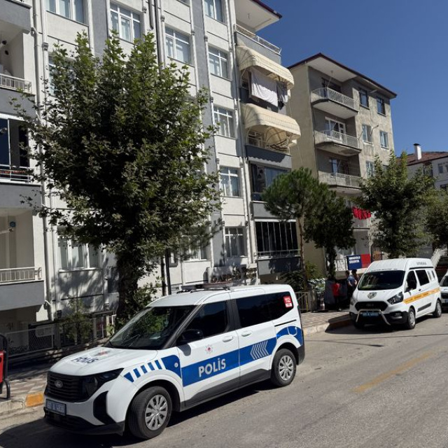 Balkondan düşen yaşlı adam öldü