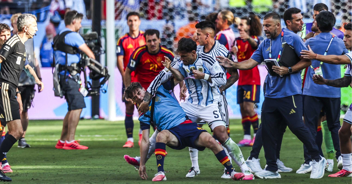 FIFA'dan Paredes ve Molina'ya ağır ceza!