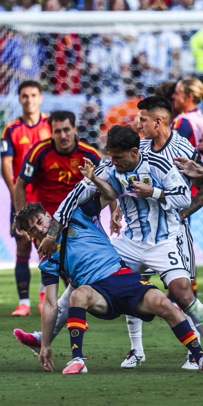 FIFA'dan Paredes ve Molina'ya ağır ceza!