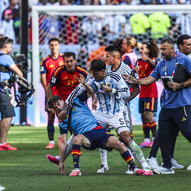 FIFA'dan Paredes ve Molina'ya ağır ceza!