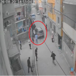 Aracı kalabalığın üstüne sürdü