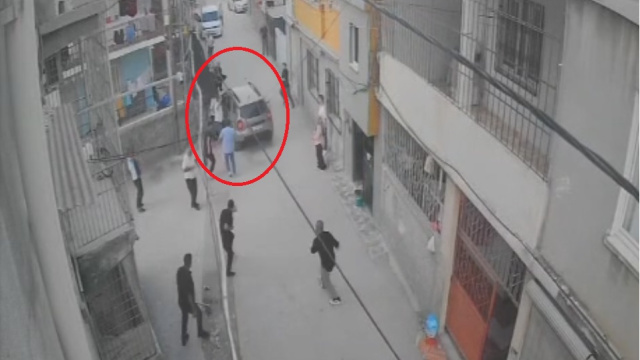 Aracı kalabalığın üstüne sürdü