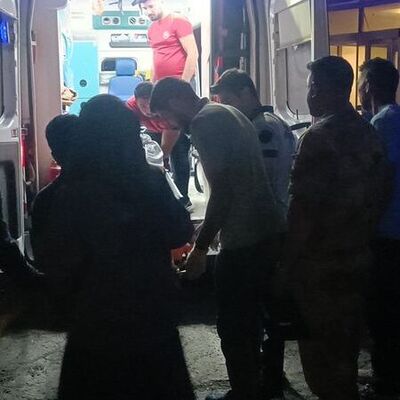 Kolu patoz makinesine sıkışan genç ağır yaralandı