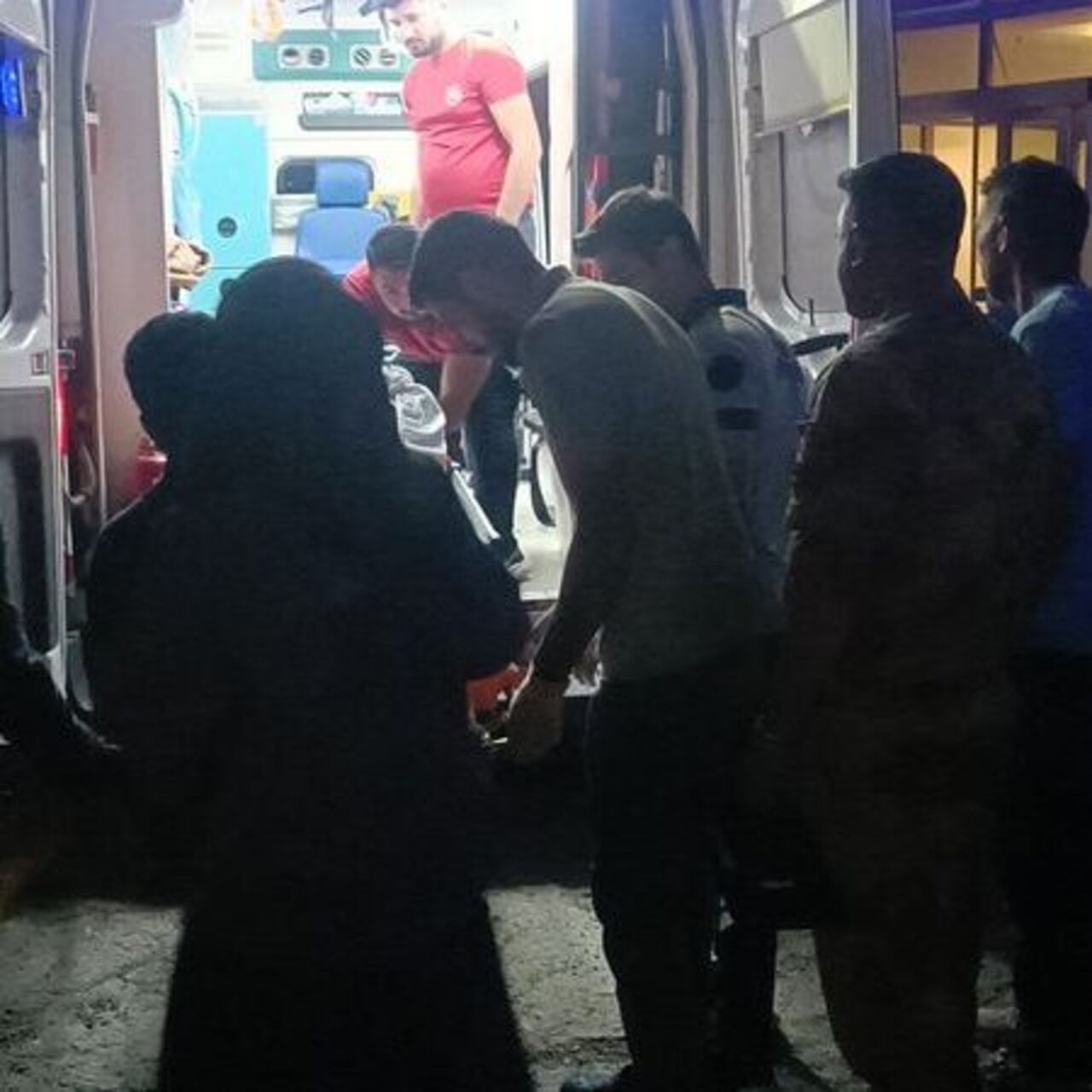 Kolu patoz makinesine sıkışan genç ağır yaralandı haber görseli