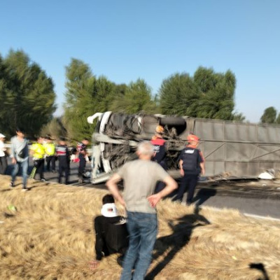 Yolcu otobüsü devrildi: Yaralılar var