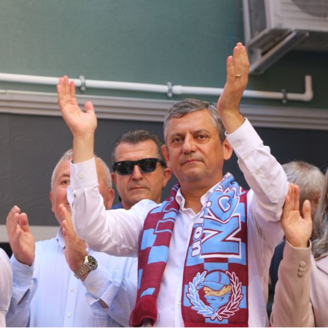 Özgür Özel'den İktidar Hedefi: YENİ Parti, Yeniden Kurulu Bir Savaşçı