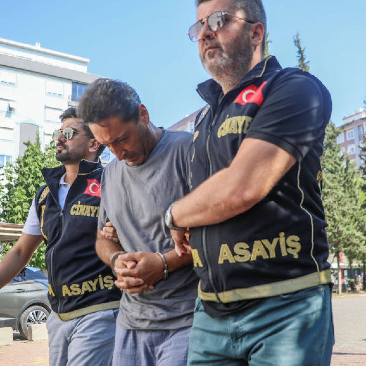 Havalimanı Kalabalığında Acı Son: Emekli Polis, Sevgilisini Kaybettirdi