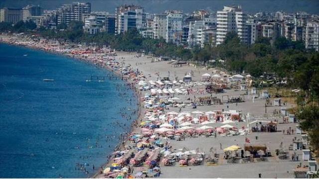 Antalya 10 milyon turisti aştı