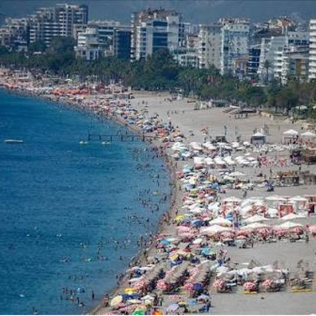 Antalya 10 milyon turisti aştı