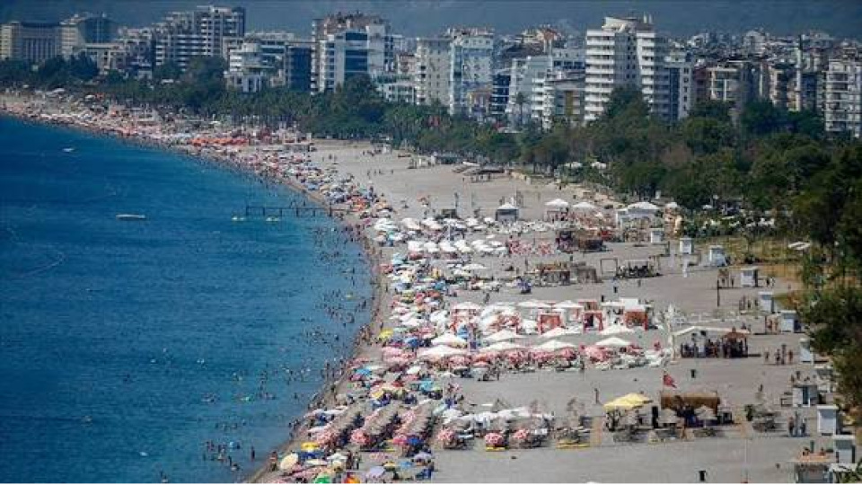 Antalya 10 milyon turisti aştı