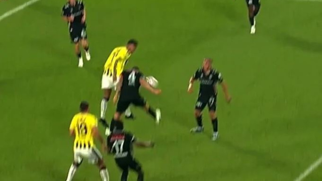 Kadıköy'de penaltı VAR!