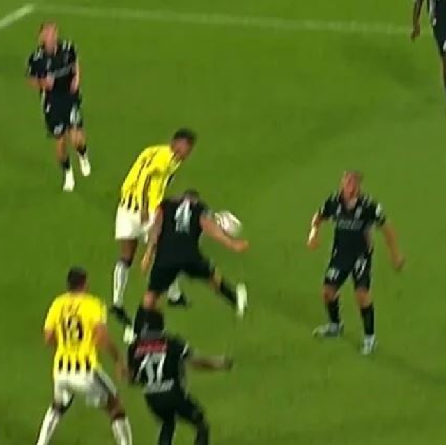 Kadıköy'de penaltı VAR!