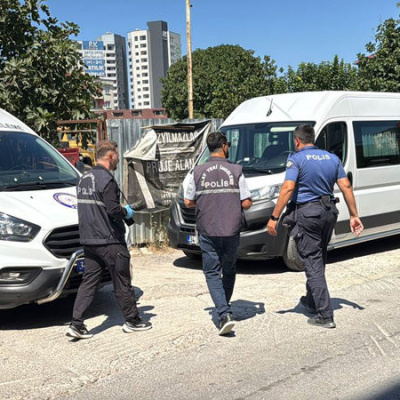 Üzerlerine çelik çatı düştü!