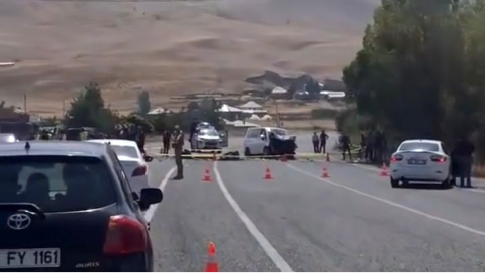 Muradiye'de feci kaza: 2 ölü, 9 yaralı