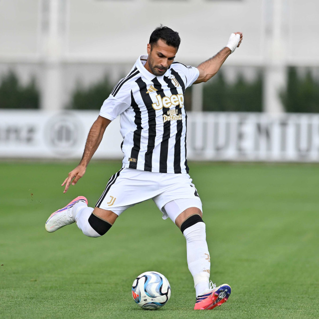 Juventus sezona galibiyetle başladı