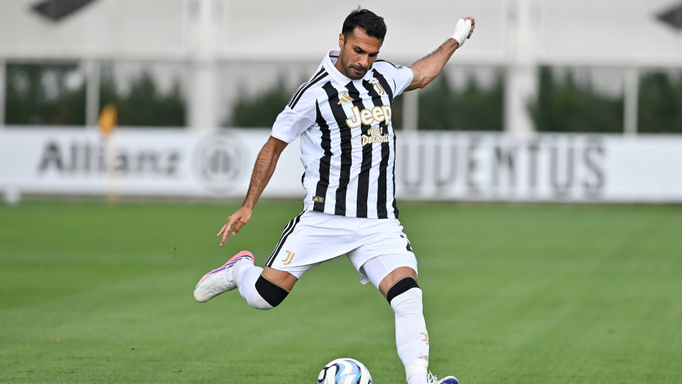 Juventus sezona galibiyetle başladı