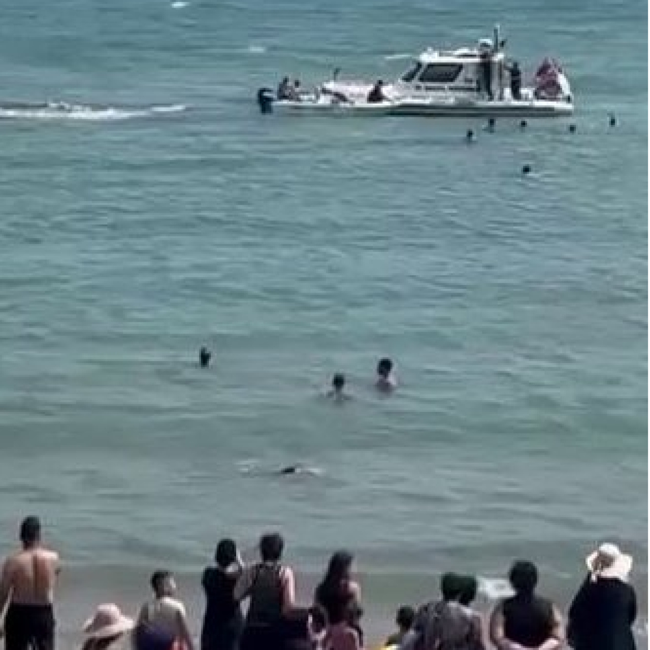 Denizde boğulma tehlikesi geçiren genç kurtarılamadı