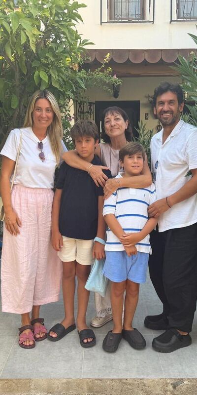 Mumcu'dan, Ahmet Kaya'nın ailesine ziyaret