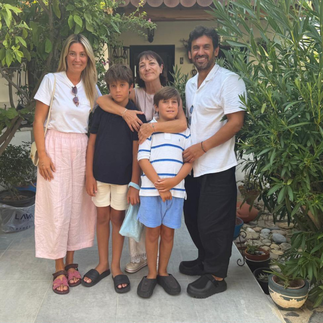 Mumcu'dan, Ahmet Kaya'nın ailesine ziyaret