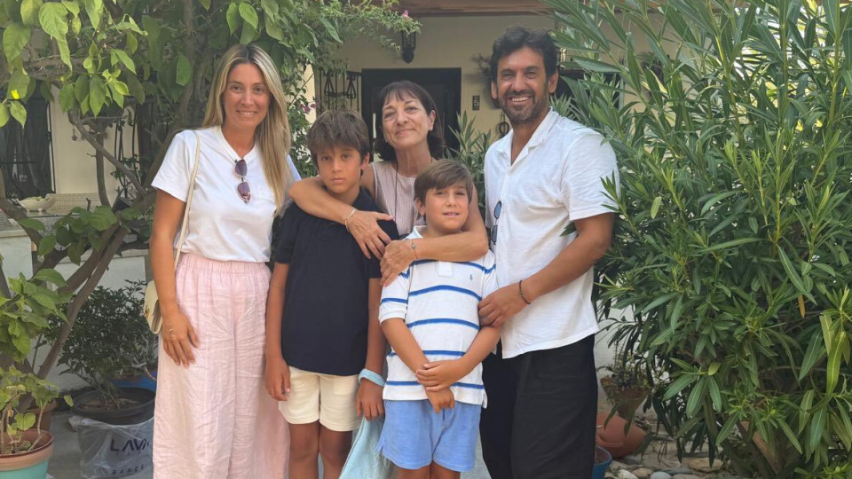 Mumcu'dan, Ahmet Kaya'nın ailesine ziyaret