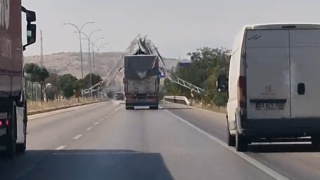 Açılan damper levhayı yıktı!