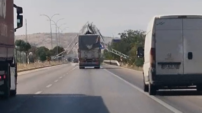 Açılan damper levhayı yıktı!