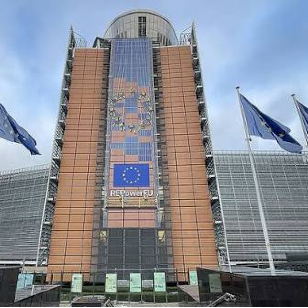 AB'den Ukrayna'ya 6,1 milyar euroluk savunma desteği