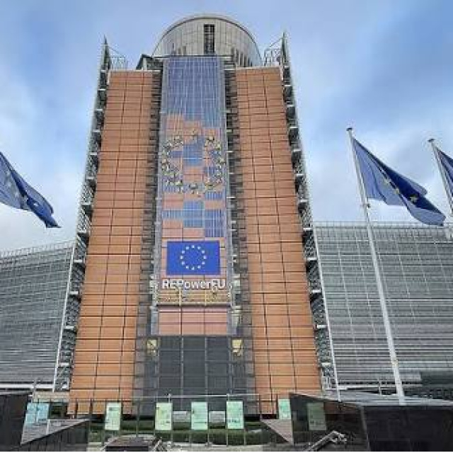 AB'den Ukrayna'ya 6,1 milyar euroluk savunma desteği