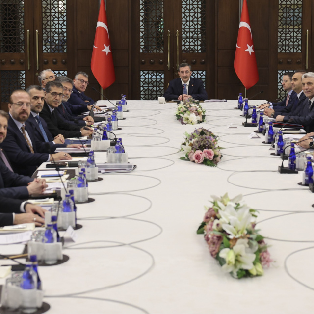 EKK'dan ekonomi programı mesajı