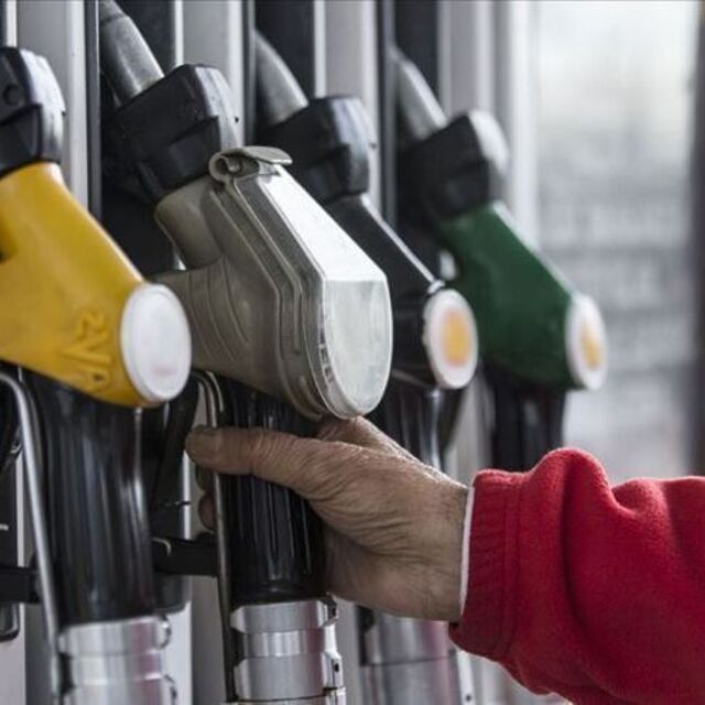 Benzine zam geldi