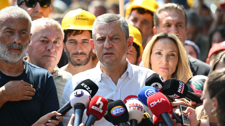 Özgür Özel'den Vahap Seçer mesajı