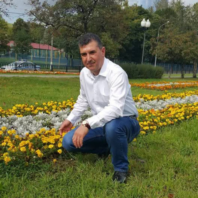 Komşusu, eski muhtarı öldürdü