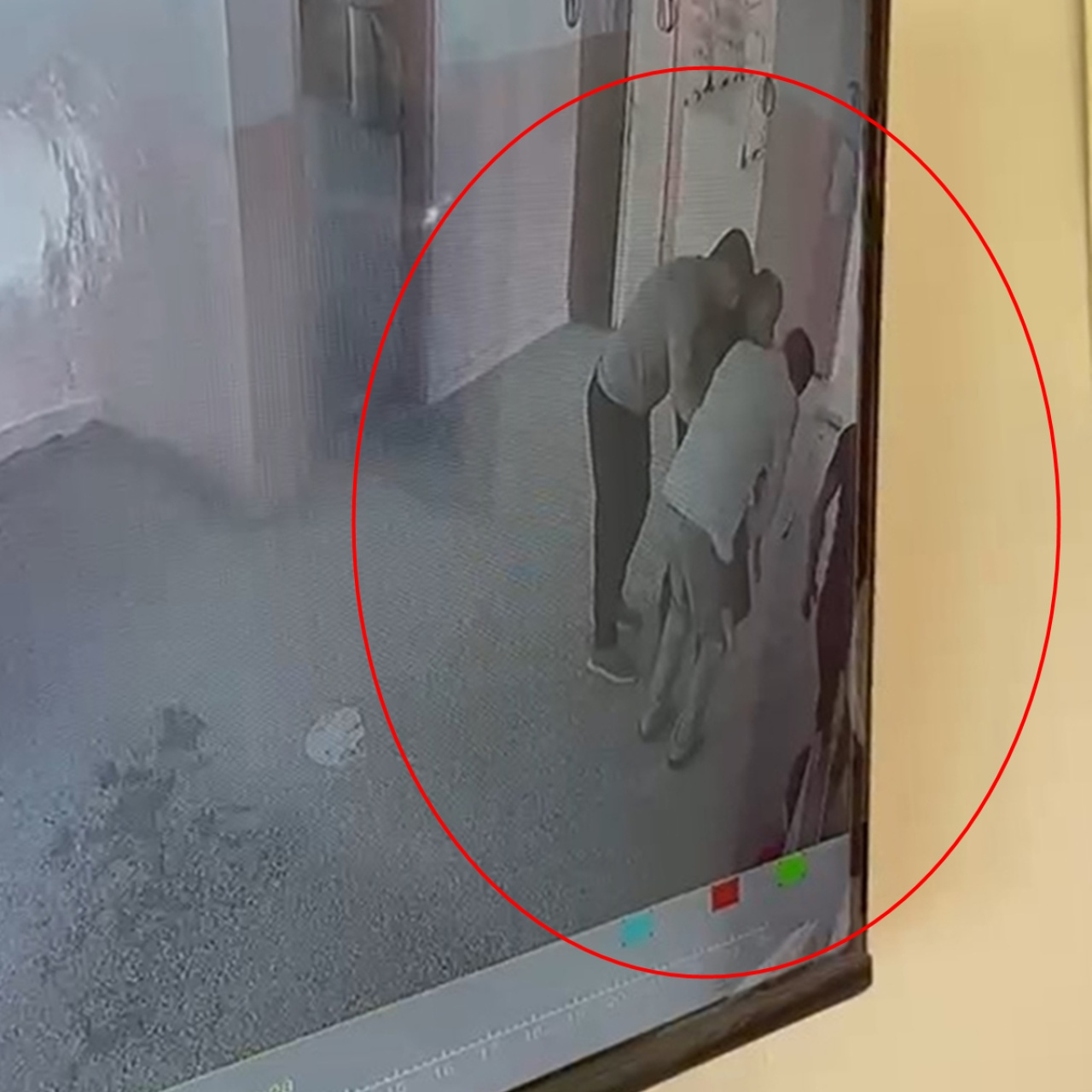 Nefes borusuna şeker kaçan çocuğu okul müdürü kurtardı
