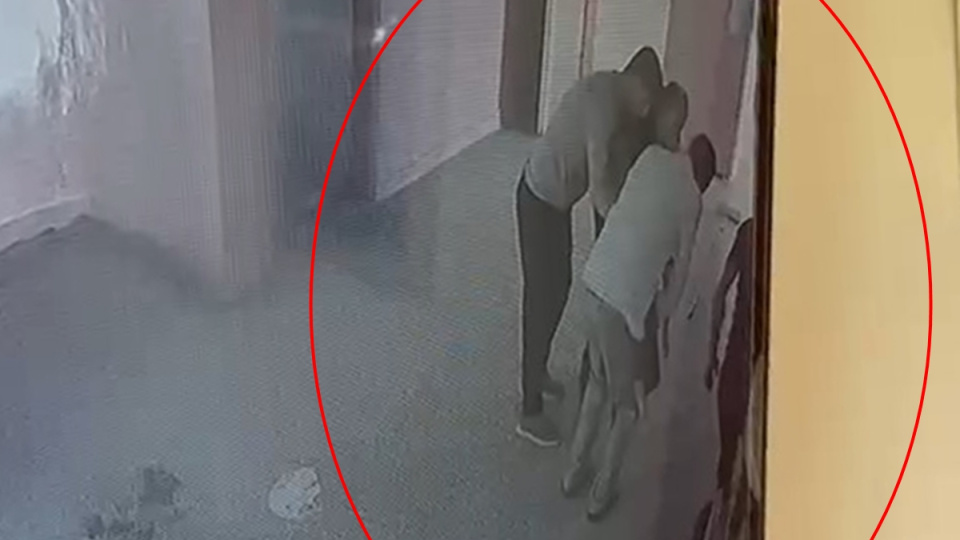 Nefes borusuna şeker kaçan çocuğu okul müdürü kurtardı
