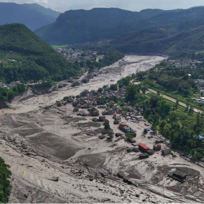 Nepal'de sel: Yüzlerce turist kayboldu