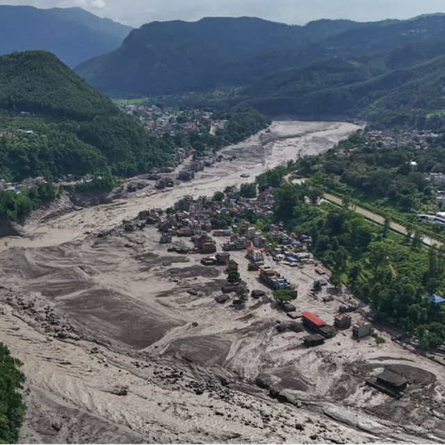 Nepal'de sel: Yüzlerce turist kayboldu