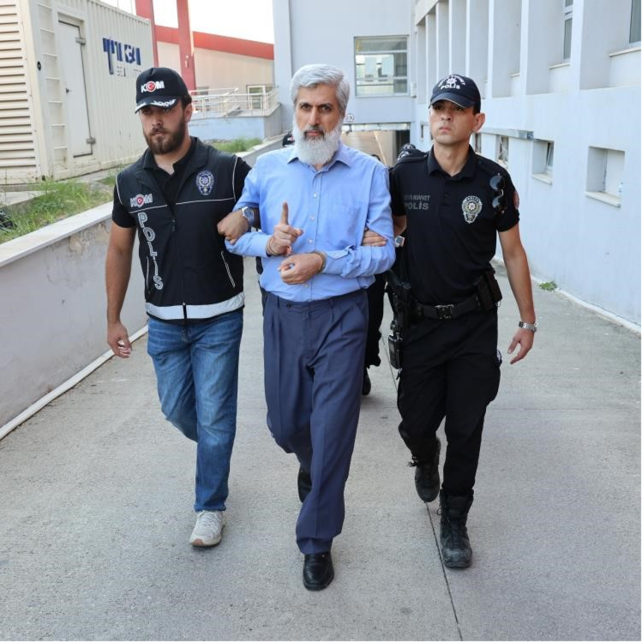 Adana'da Şok İddialar: Yapılanma Üyesi Sırtında Sopa Olayı