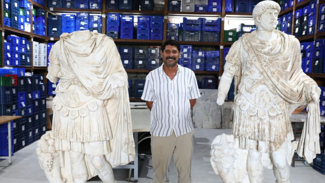 Hadrianus heykeli yeniden ayağa kaldırıldı