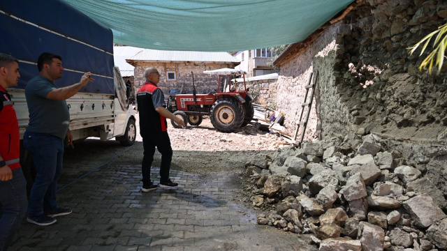 4.1'lik depremde hasar meydana geldi