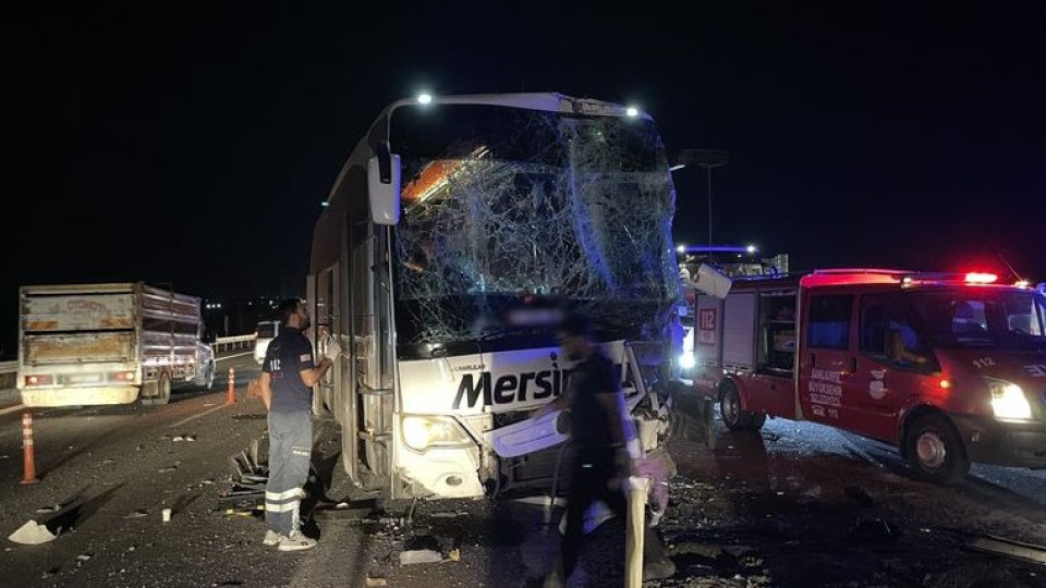 Siverek'te 2 yolcu otobüsü çarpıştı: 13 yaralı