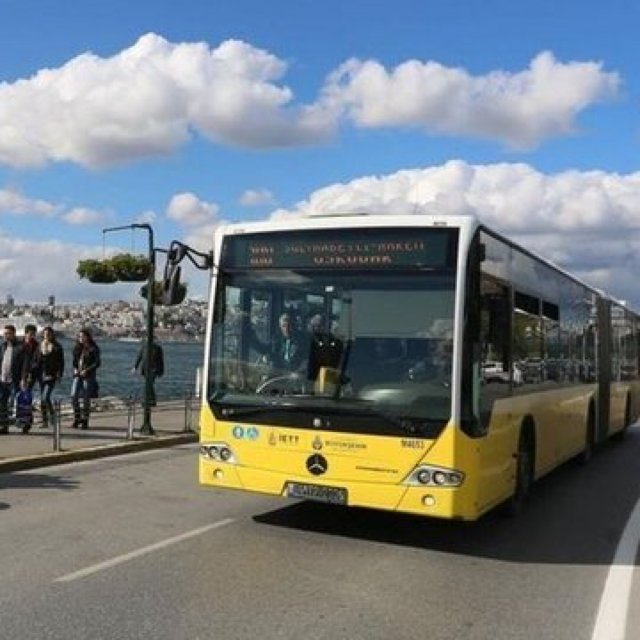 30 Ağustos toplu taşıma ücretsiz mi? haber görseli