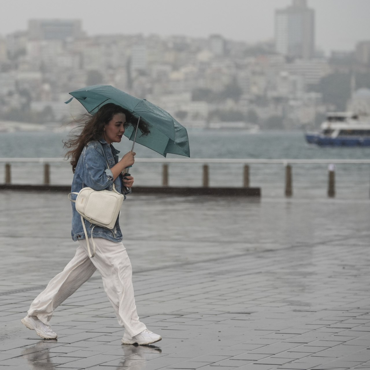 Yağmur geliyor, sıcaklıklar düşüyor haber görseli