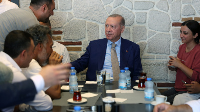 Çengelköy'de esnafı ziyaret etti