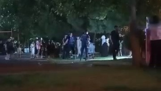 Bebeğinin pusetinde silah buldu!